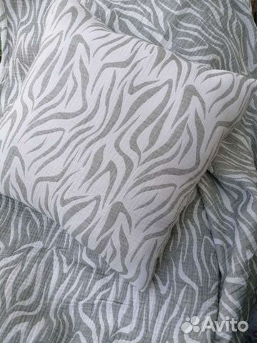 Декоративная подушка и плед