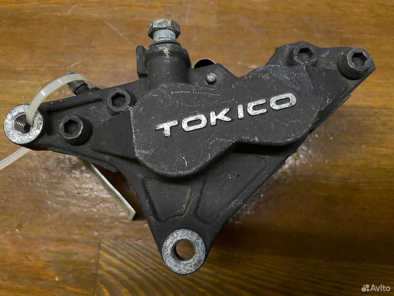Передний тормозной суппорт Suzuki GSX-R750 1999