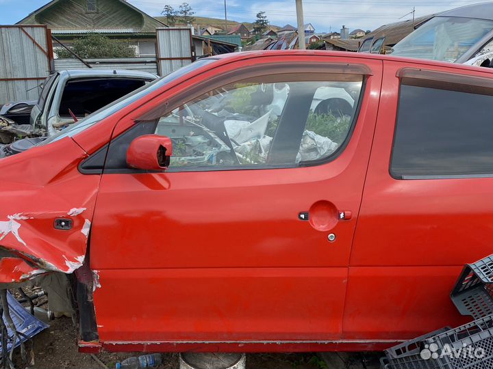 Дверь передняя левая daihatsu yrv