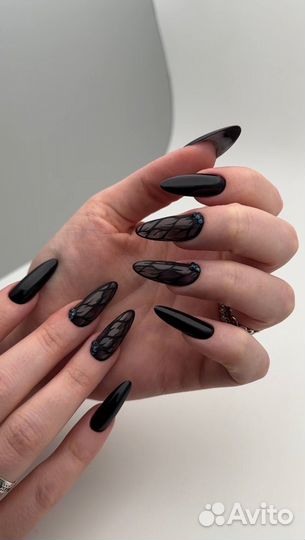 Маникюр с художественными дизайнами