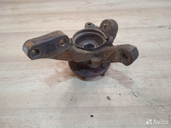 Кулак поворотный передний левый Lexus Rx300 1