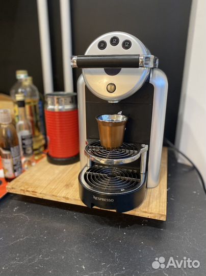 Кофемашина Nespresso Zenius Professional