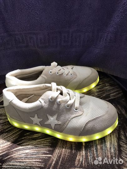 Светящиеся кроссовки