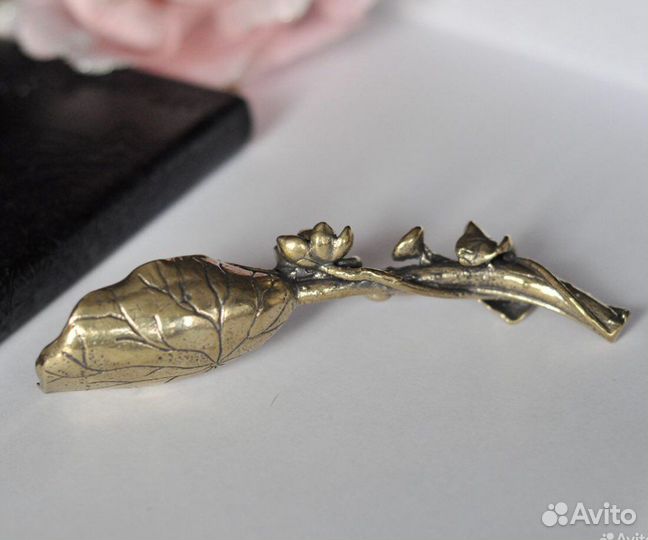 Красивая латунная ложечка