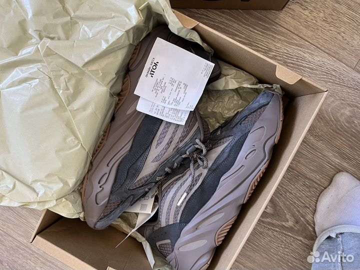 Кроссовки adidas yeezy boost 700 v2