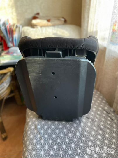 Автомобильное кресло