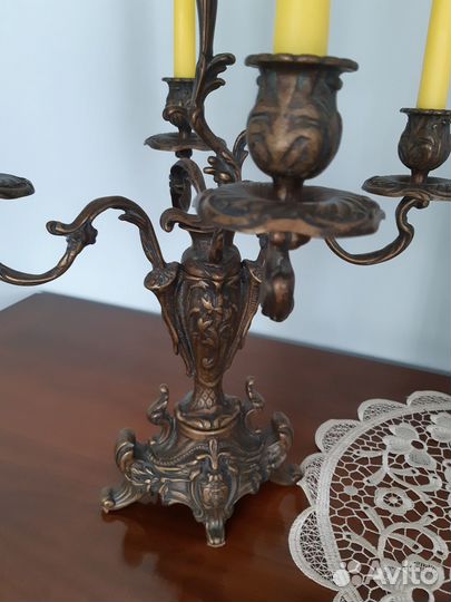 Часы с подсвечниками бронзовые