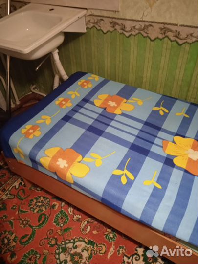 Кровать однаспальная и диван софа