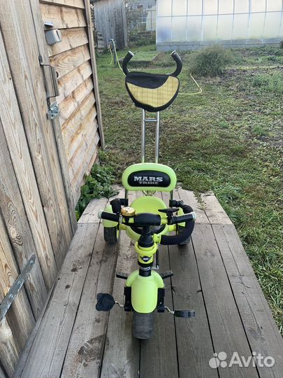 Трехколесный велосипед с ручкой