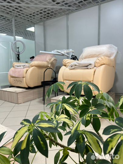 Мастер по наращиванию ресниц под запись