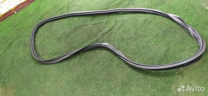 Уплотнение багажника Volvo V70 B4204T7 2011