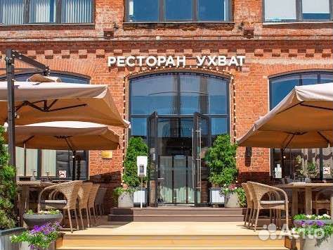 Уличный зонт для кафе 3х3 м на боковой опоре