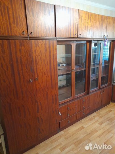 Трехсекционная стенка