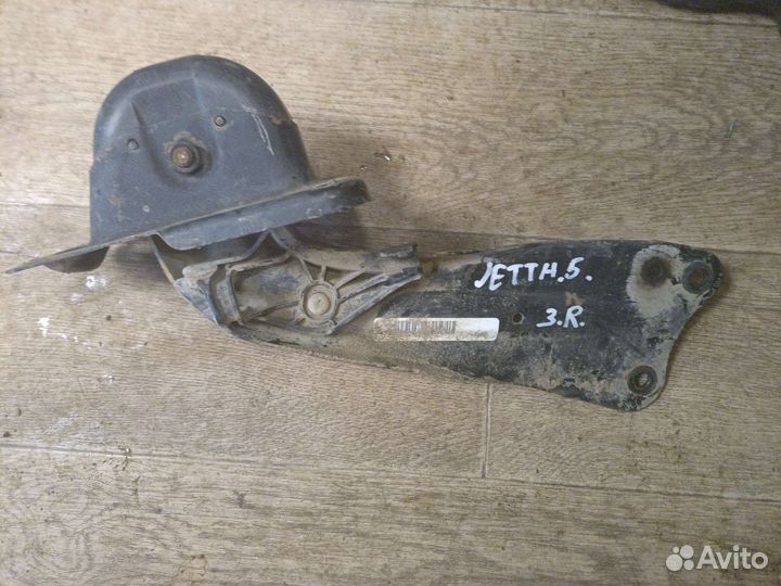 Рычаг задний правый продольный Volkswagen Jetta 5