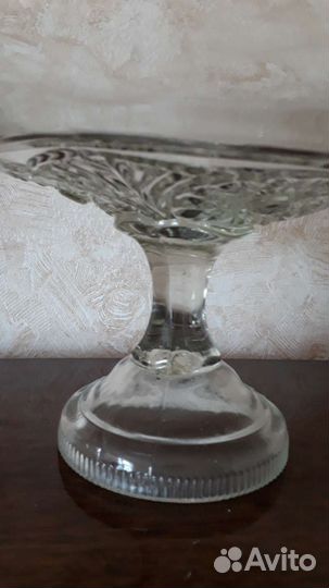 Ваза для фруктов на ножке