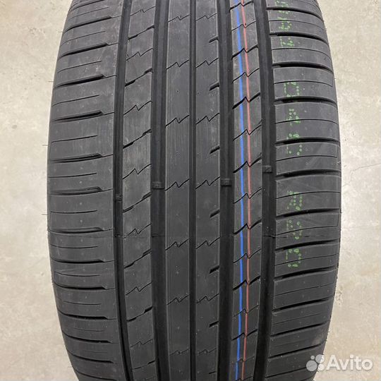 Tracmax X-Privilo RS01+ 305/40 R20 112