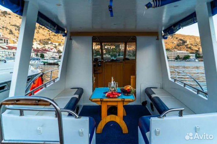 Комфортабельный катер