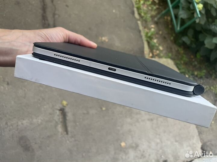 iPad 11 pro (2-го поколения) с клавиатурой