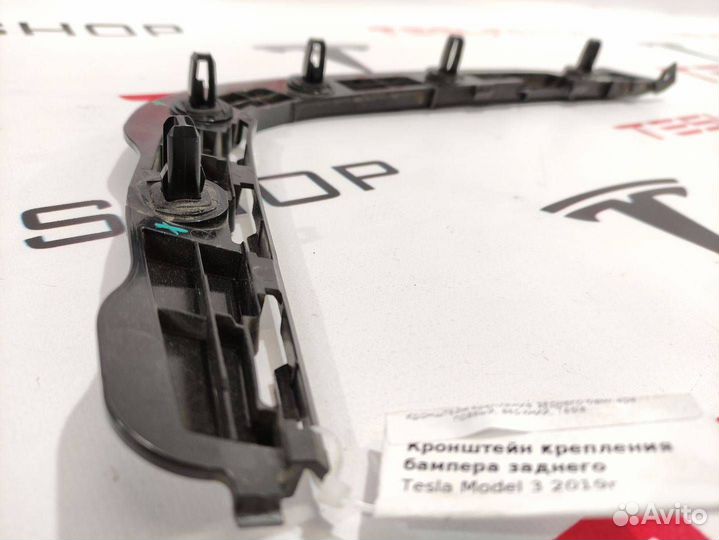 Кронштейн крепления бампера заднего правый Tesla