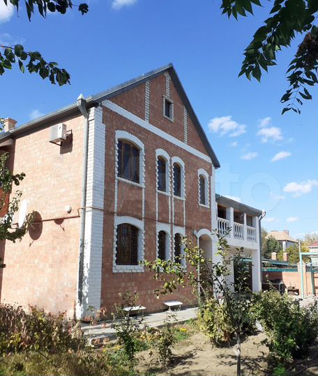 Коттедж 276 м² на участке 7 сот.