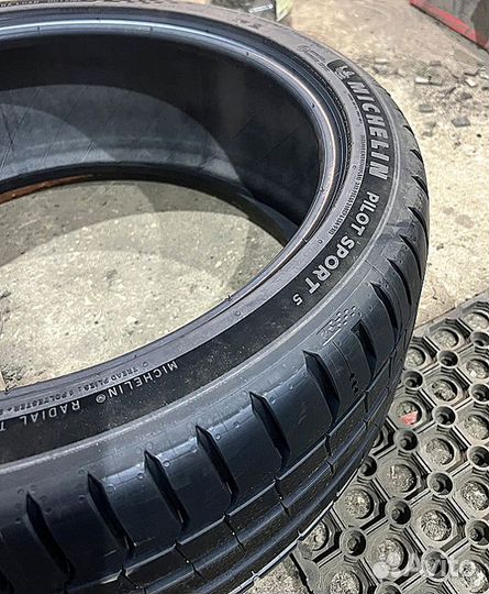 Michelin Pilot Sport 5 255/45 R17 94Y