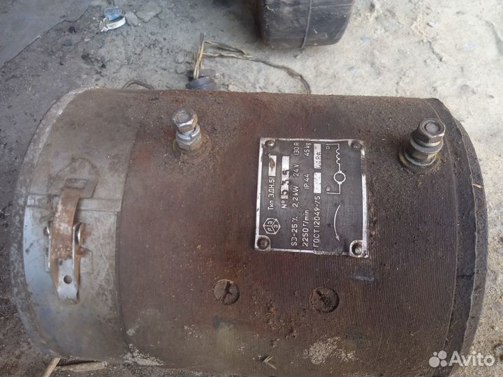 Электродвигатель,колеса на кару