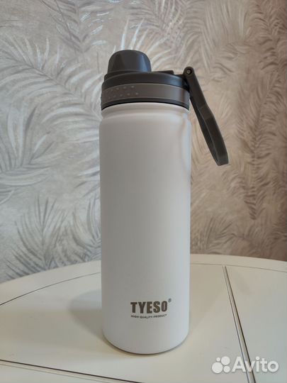 Бутылка термос для воды и чая белая