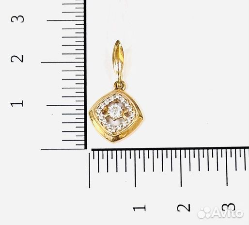 Золотая подвеска с камнем