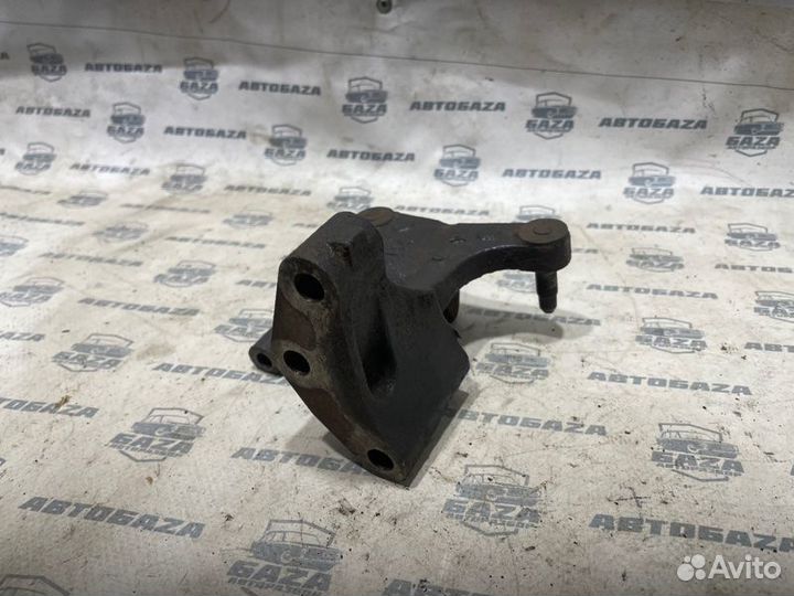 Кронштейн опоры двигателя Nissan Sunny B15