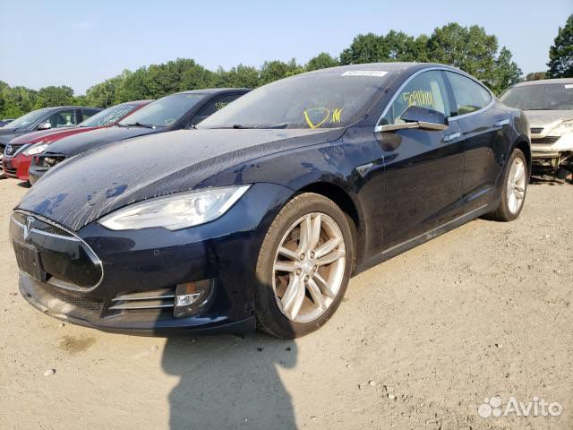 В разборе Tesla Model S 2013 год
