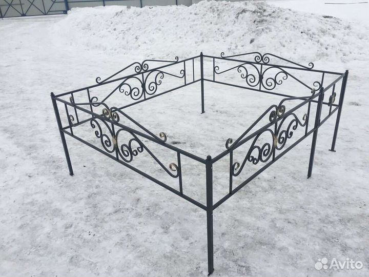 Оградки на кладбище