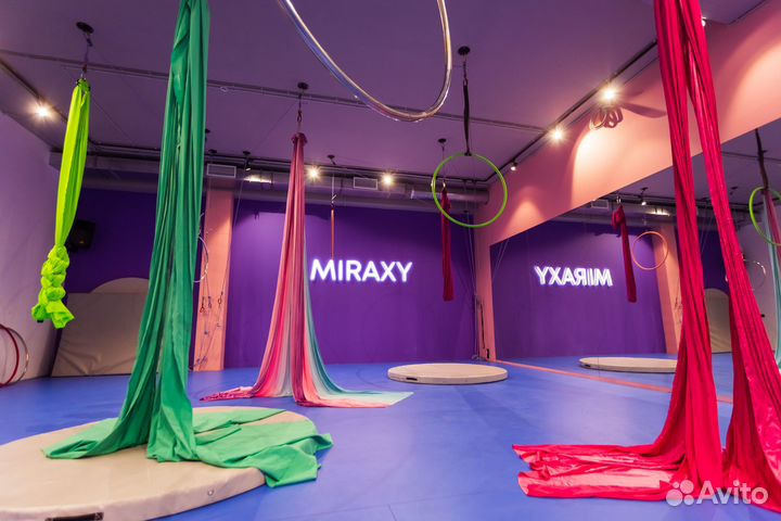 Тренер в студию танцев и гимнастики