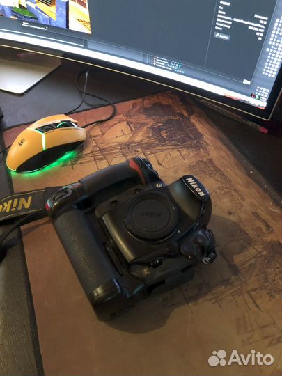 Зеркальный фотоаппарат nikon d700 с ручкой