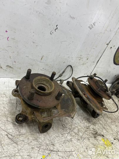 Передний поворотный кулак Nissan Almera Classic