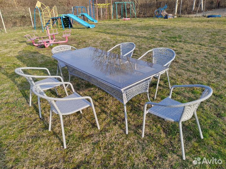 Обеденная группа из ротанга