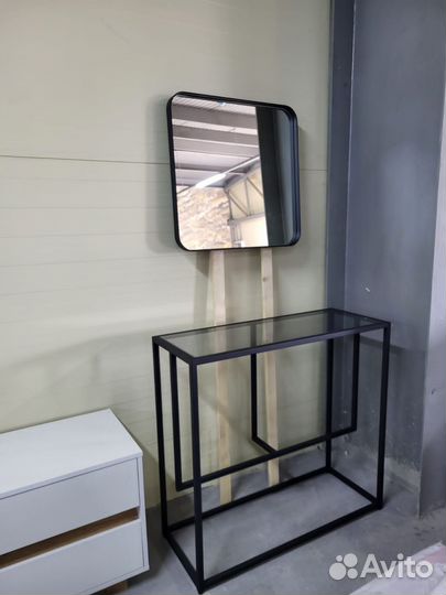 Зеркало в стальной раме 600600