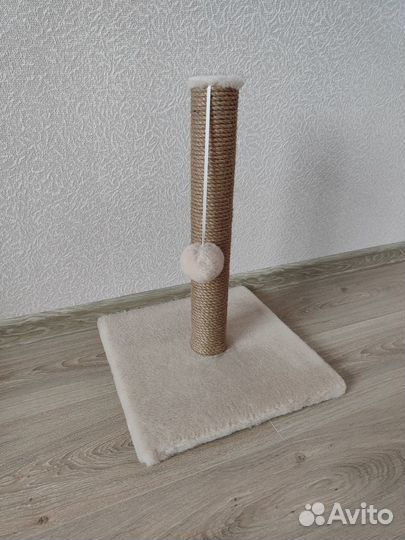 Когтеточка вертикальная с игрушкой