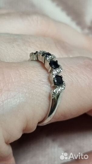 Серебряное кольцо с сапфирами