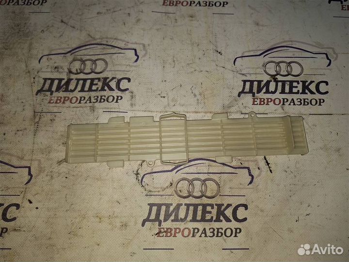 Крышка салонного фильтра Audi A4 (B8) 2007-2015