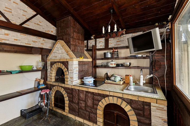 Дом 539 м² на участке 7 сот.