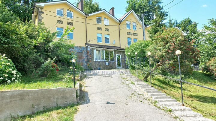 Таунхаус 180 м² на участке 8 сот.