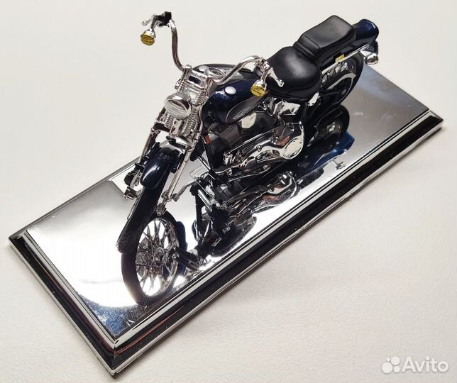 Модель мотоцикла Harley Davidson 1:18 (maisto)