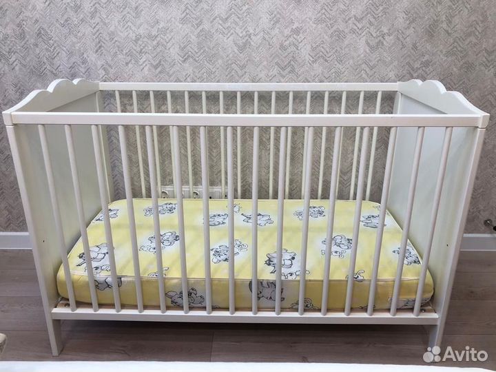 Детская кроватка IKEA+ матрас+ пеленальная доска