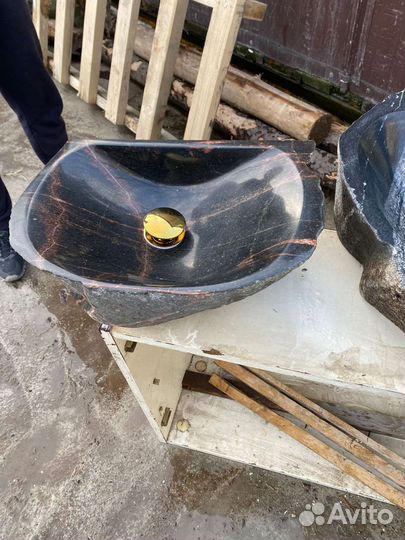 Раковина из камня