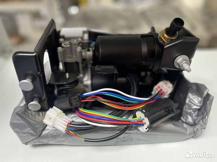 Компрессор подкачки Cadillac Escalade 2015-2020