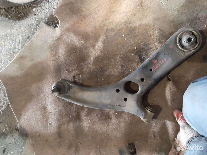 Kia Rio III Hyundai Solaris рычаг передней подвеск