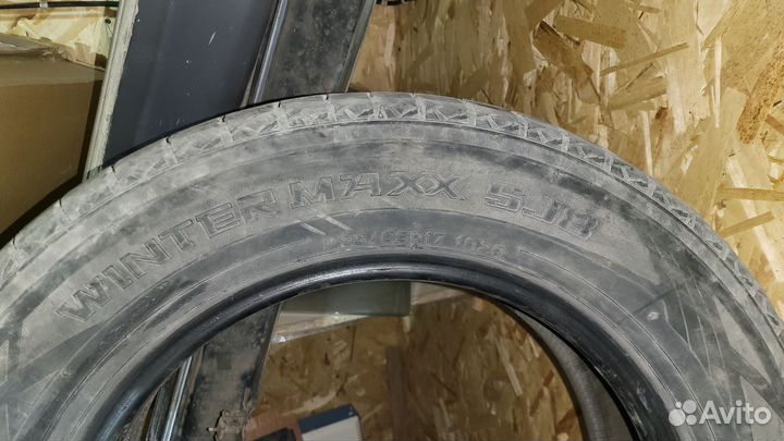 Dunlop Winter Maxx SJ8 225/65 R17 102Q