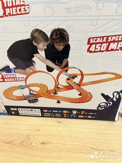 Гоночный трек hot wheels