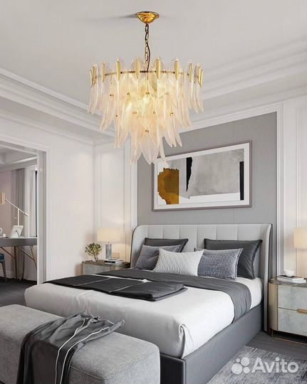 Люстра со стеклянными подвесками в форме листьев