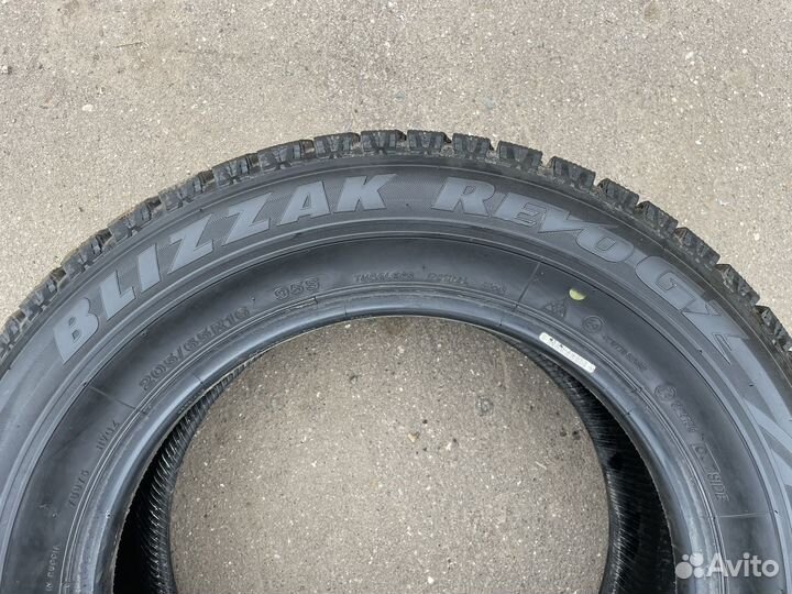 Bridgestone Blizzak Revo GZ 205/65 R16